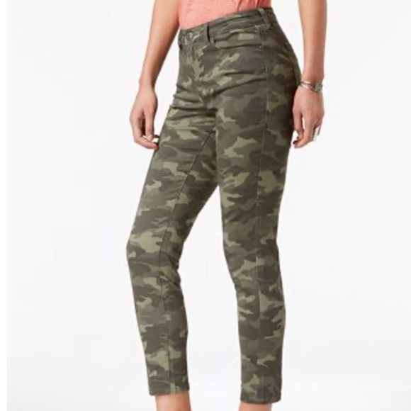 BBJ Los Angeles Denim - 2 for $20 BBJ Los Angeles Camp Ripped Skinny Jeans